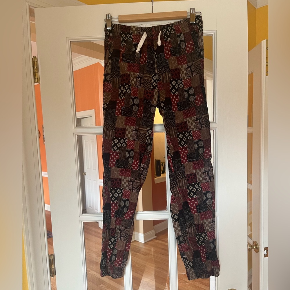 Gustin japan red patchwork joggers
Size small